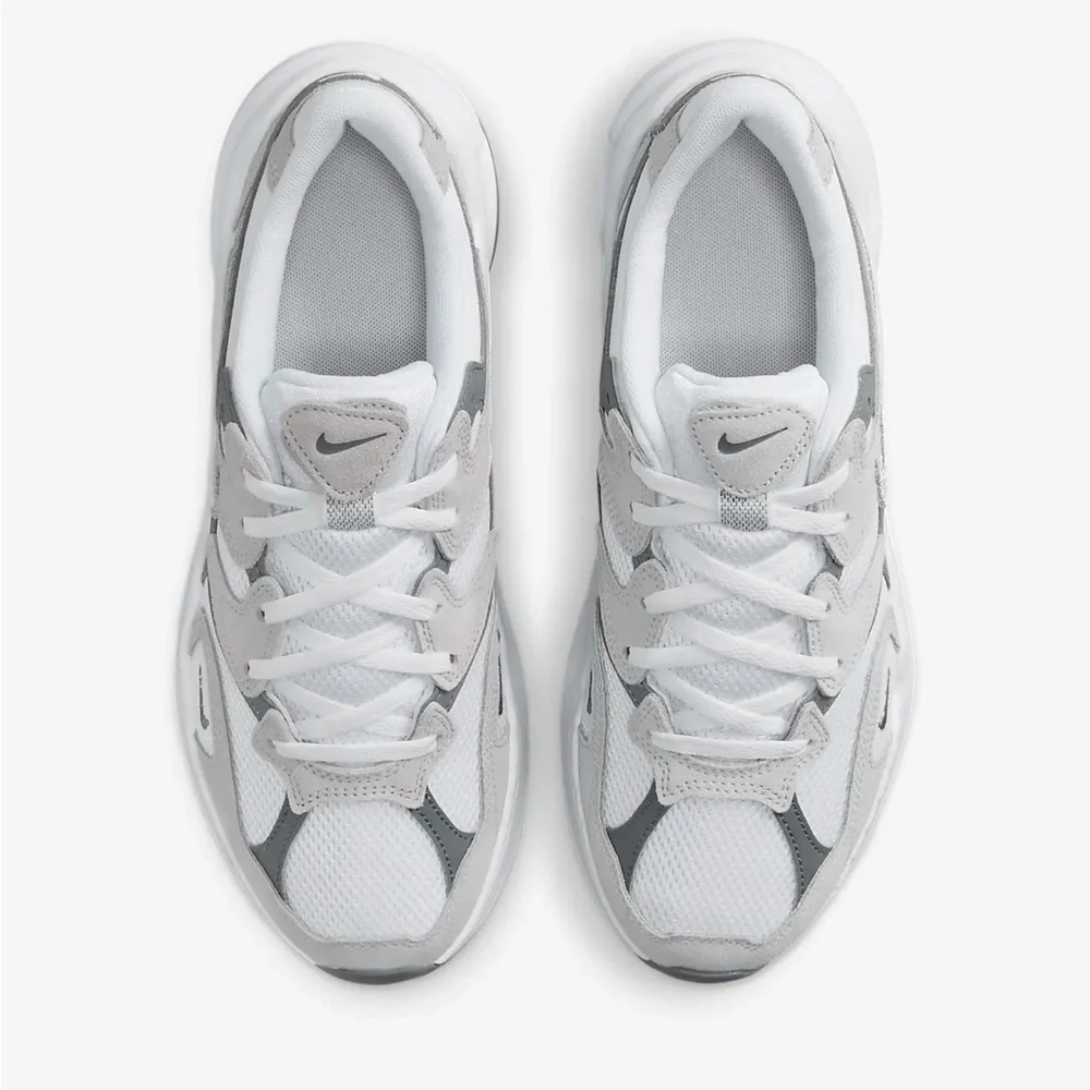 Nike - Picture 7 of 13